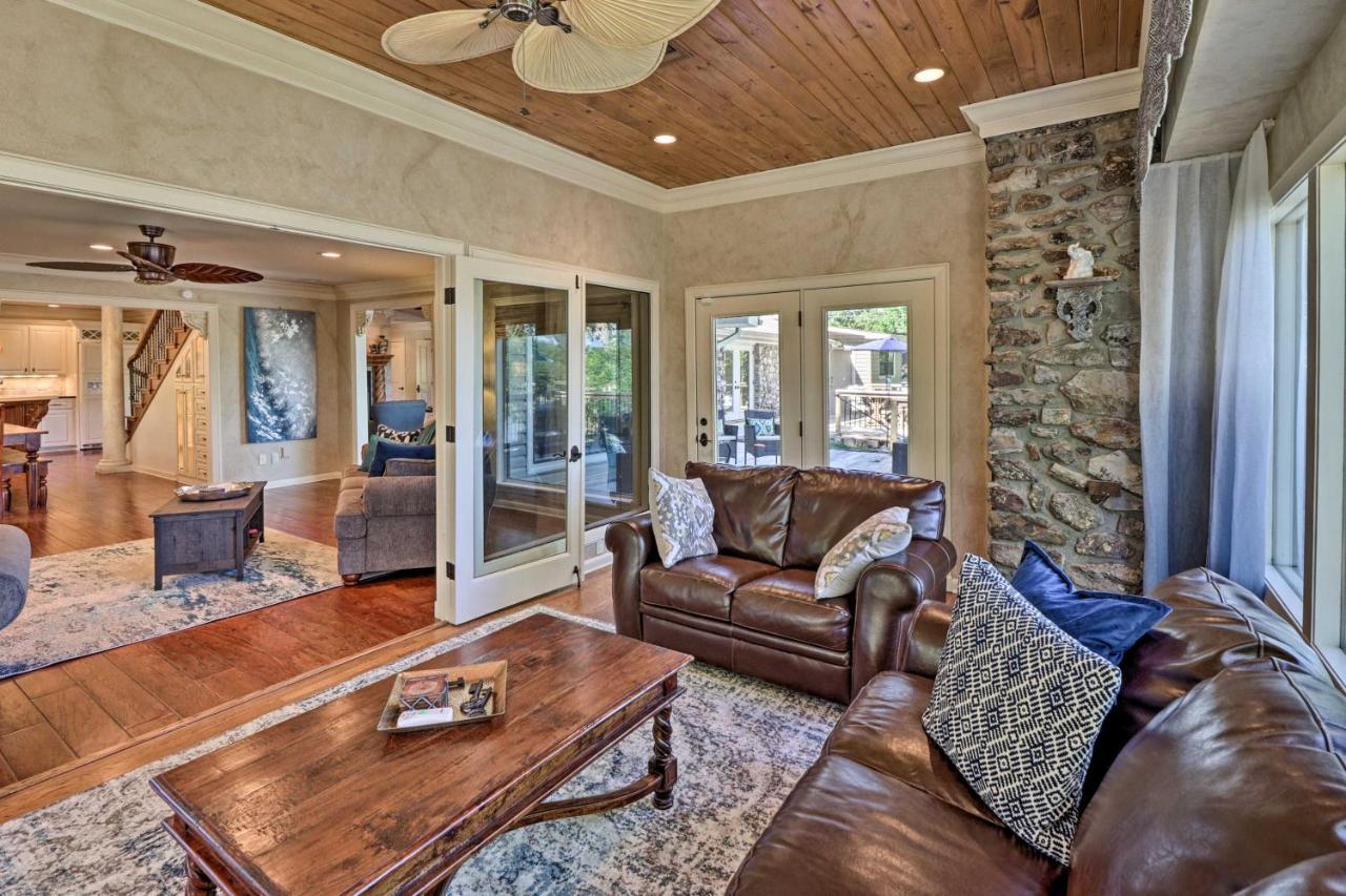 Luxury Hot Springs Oasis On Lake With Private Dock! Exterior photo